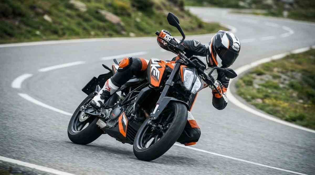 KTM Duke 200 Complete Guide: Price, Specs, Mileage, Features & Review (2026) 4 KTM Duke 200 Ride Quality and Handling